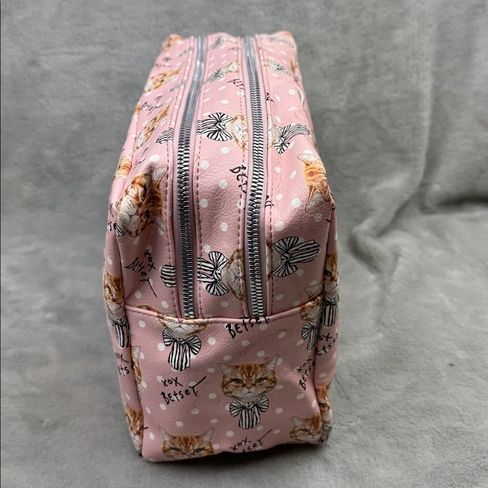 Betsey Johnson XOX Pink Kittens Striped Bowties Make-Up Cosmetics Toiletries Bag